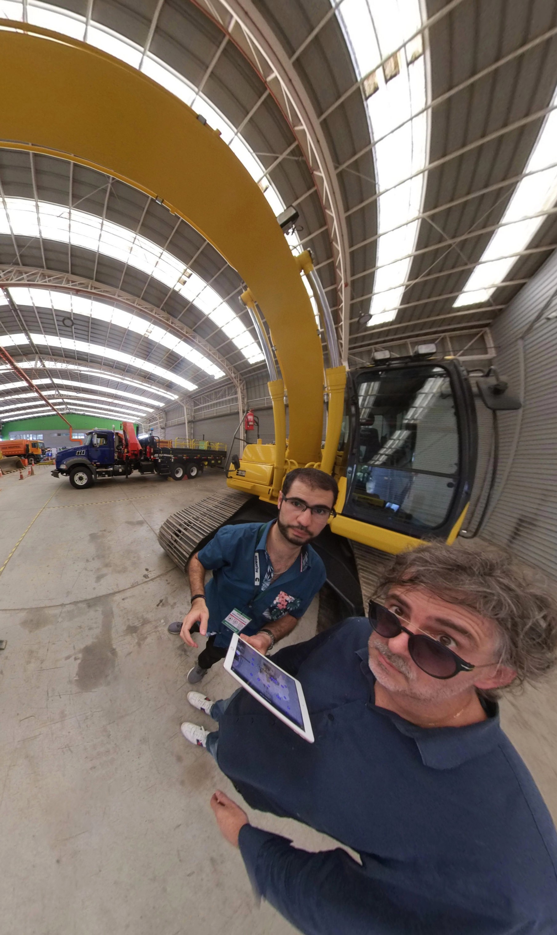 Equipo Virtual 3D coordinando captura en terreno